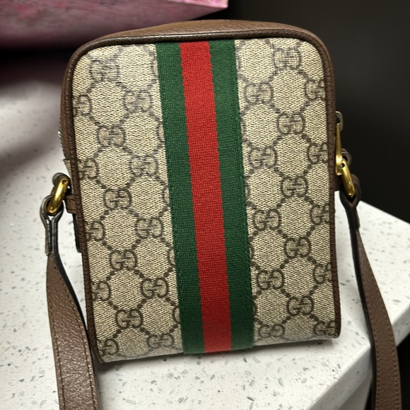 I’m selling a OPHIDIA Gucci Shoulder bag for 950 the lowest I will go is 850. - Picture 2 of 4
